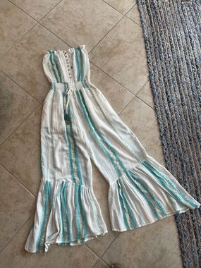 Surf gypsy flare legged romper new style size small NWOT